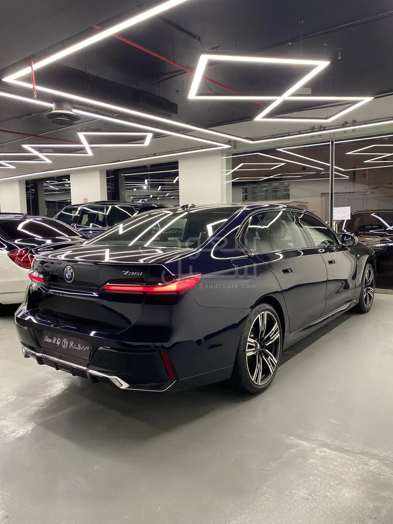 2024 BMW 7 Series 735i