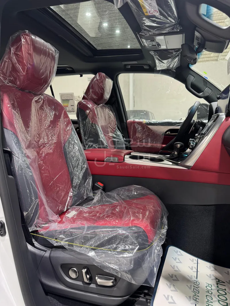 2025 Lexus LX 600 F