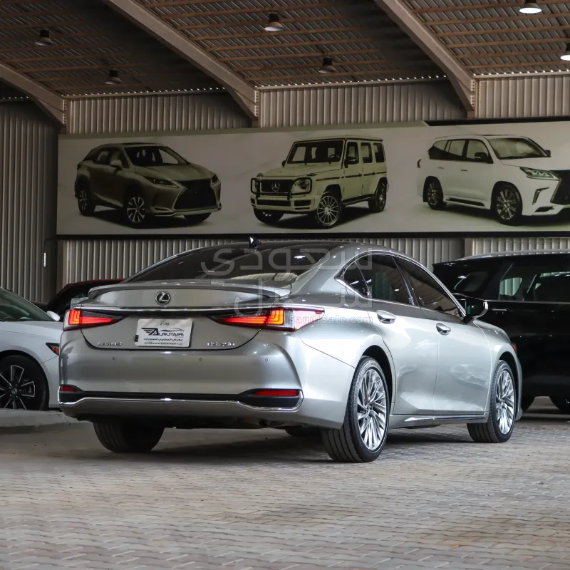 2023 Lexus ES 250