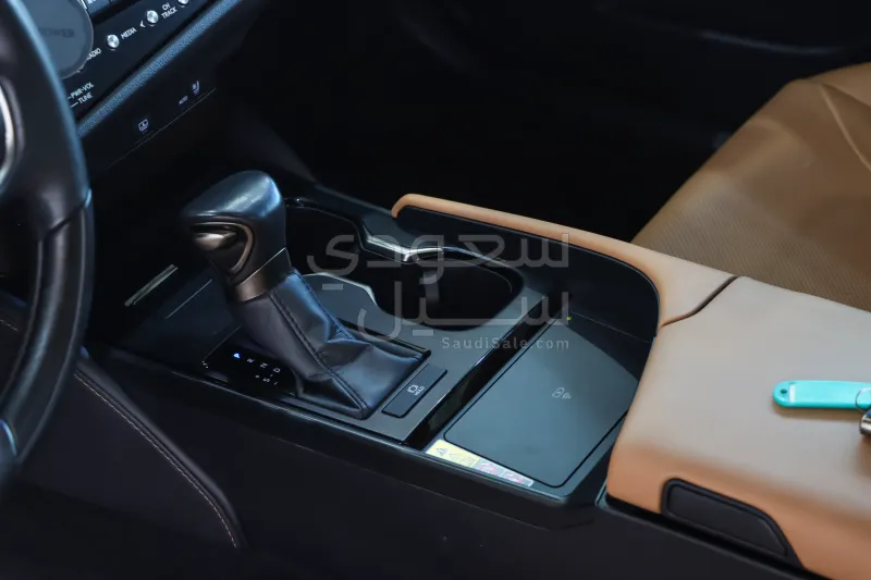 2023 Lexus ES 250