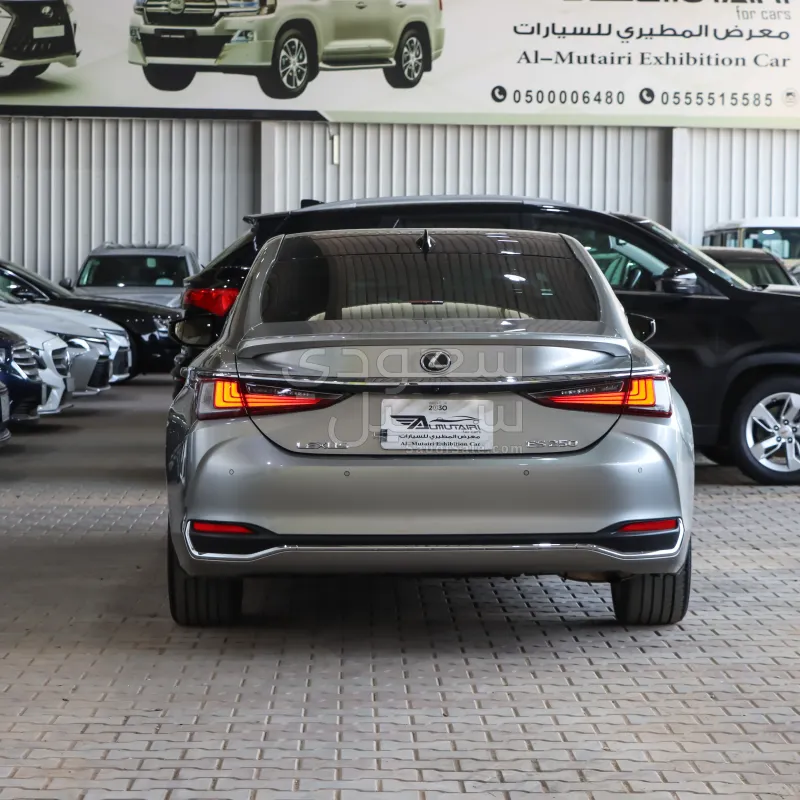 2023 Lexus ES 250