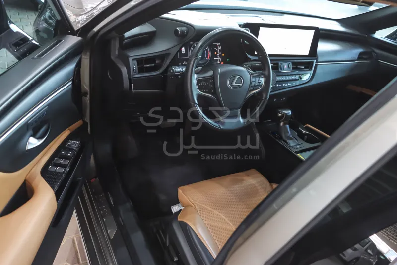 2023 Lexus ES 250