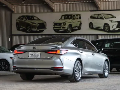 2023 Lexus ES 250