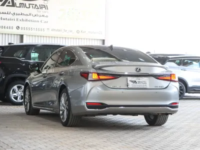 2023 Lexus ES 250