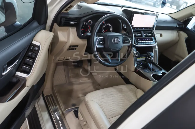 2024 Toyota Land Cruiser GXR