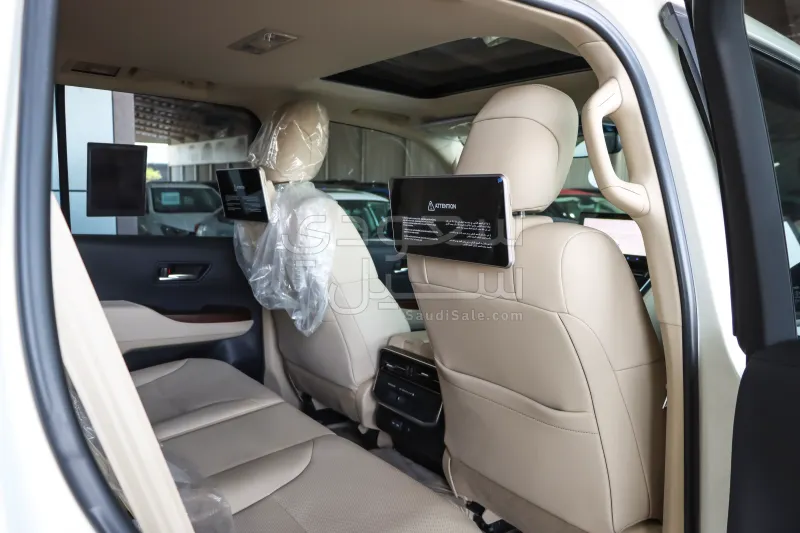 2024 Toyota Land Cruiser GXR