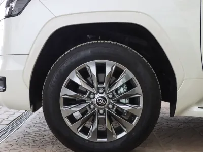 2024 Toyota Land Cruiser GXR