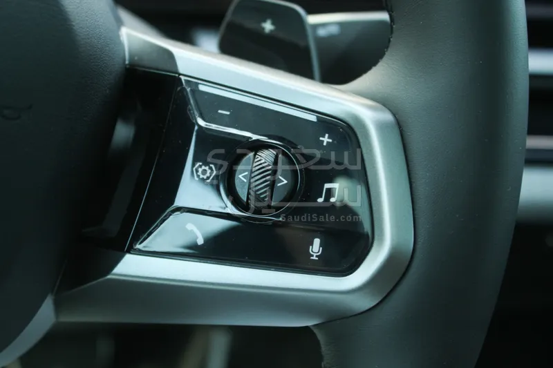 2025 BMW 5 Series 520i Mkit