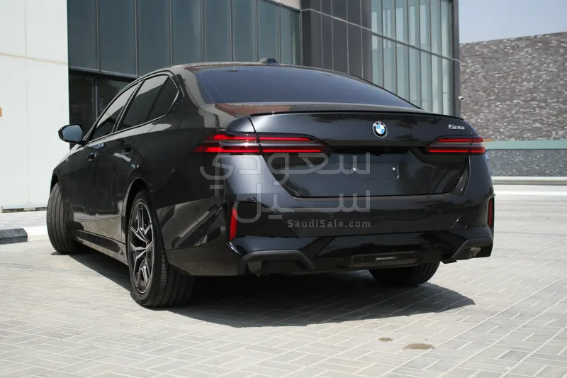 2025 BMW 5 Series 520i Mkit