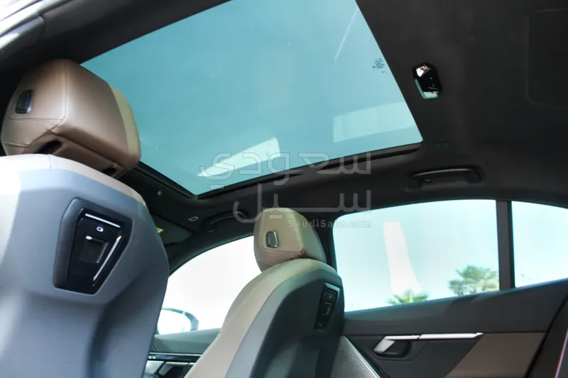 2025 BMW 5 Series 520i Mkit