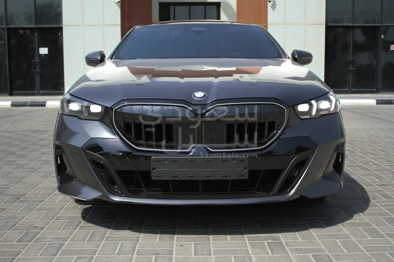 2025 BMW 5 Series 520i Mkit