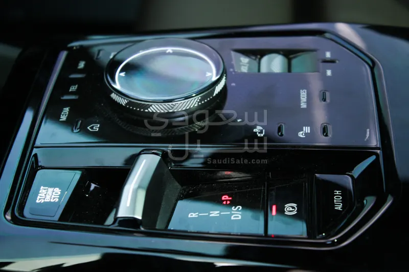 2025 BMW 5 Series 520i Mkit