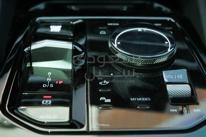 2025 BMW 5 Series 520i Mkit