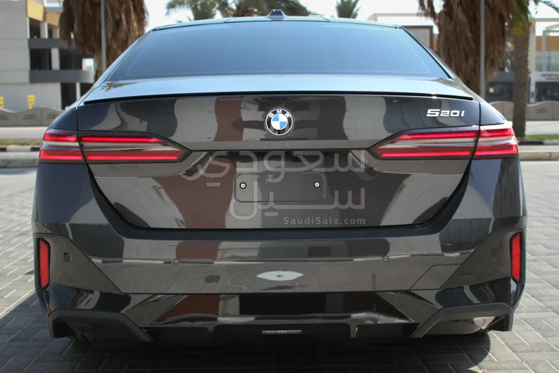 2025 BMW 5 Series 520i Mkit