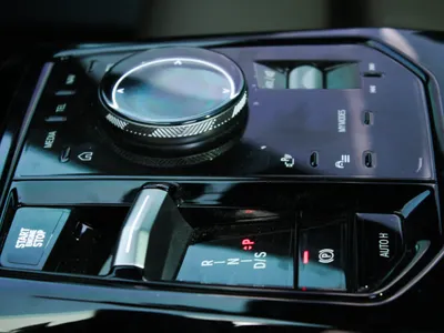 2025 BMW 5 Series 520i Mkit