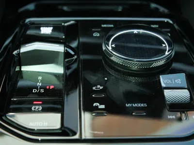2025 BMW 5 Series 520i Mkit