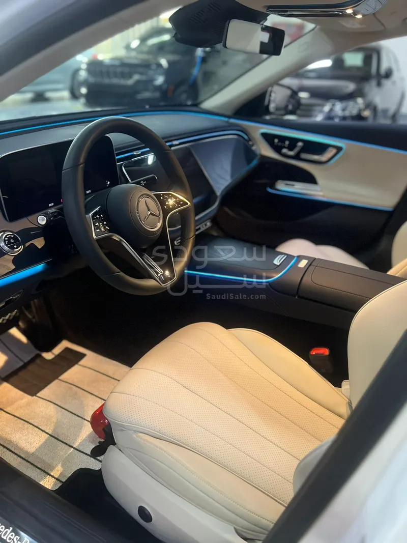 2025 Mercedes-Benz E 200
