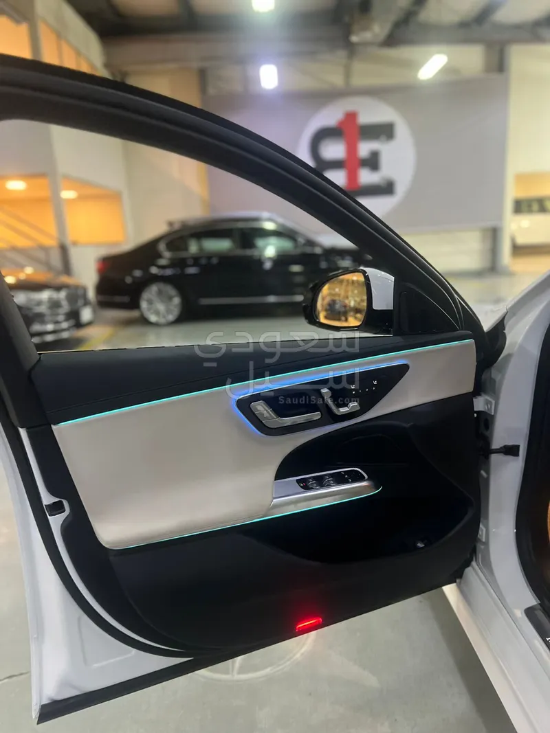 2025 Mercedes-Benz E 200