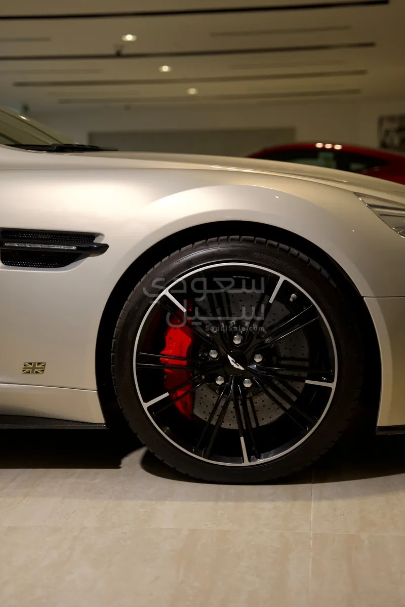 2014 استون مارتن فانكويش