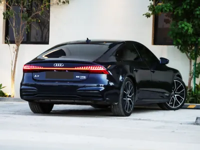 2022 اودي اي 7 55 تي اف اس اي