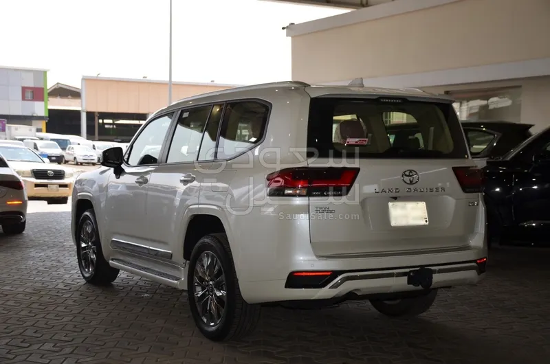 2025 Toyota Land Cruiser GXR