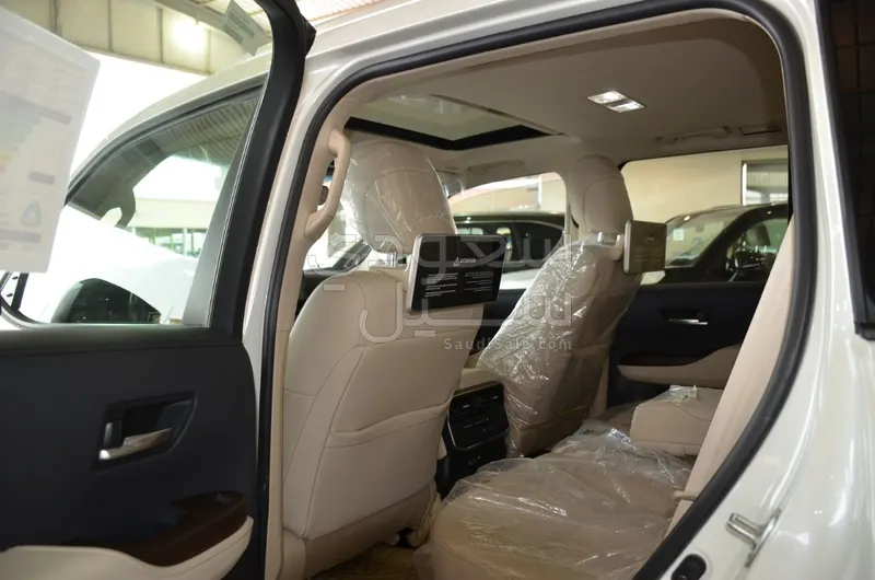 2025 Toyota Land Cruiser GXR