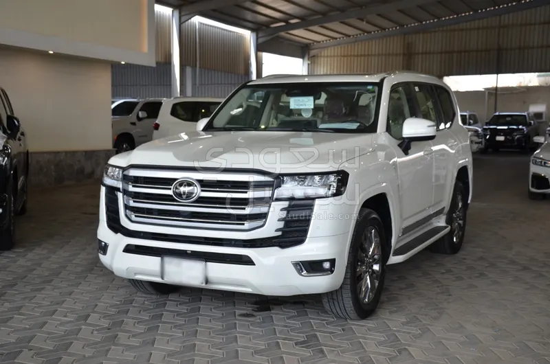 2025 Toyota Land Cruiser GXR