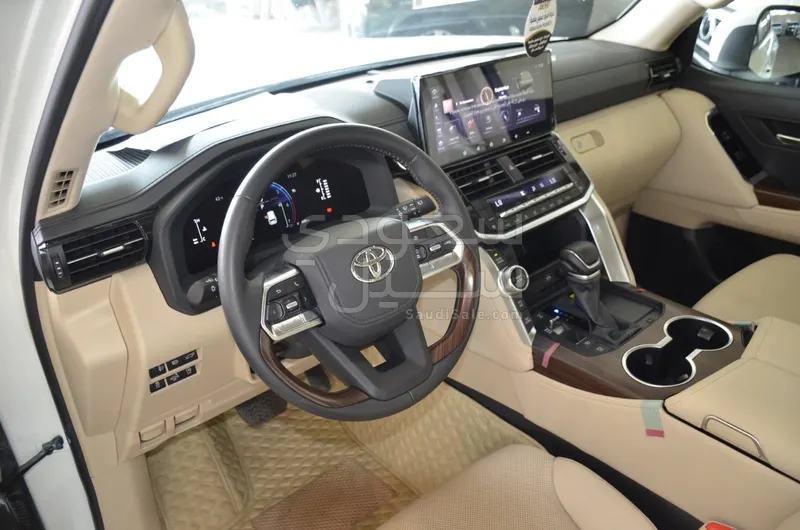 2025 Toyota Land Cruiser GXR