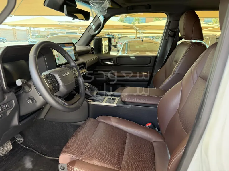 2024 تويوتا برادو في اكس ار