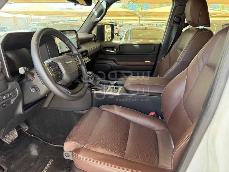 2024 تويوتا برادو في اكس ار