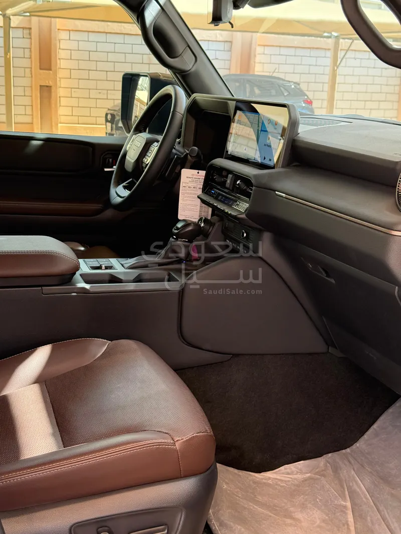 2024 تويوتا برادو في اكس ار