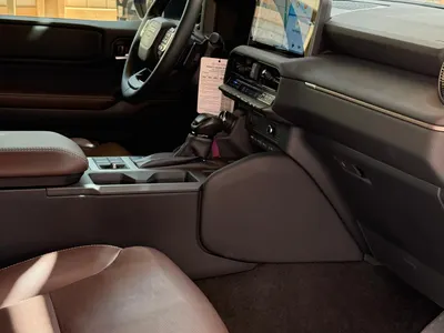 2024 تويوتا برادو في اكس ار