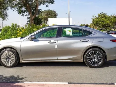 2025 لكزس إي إس 350