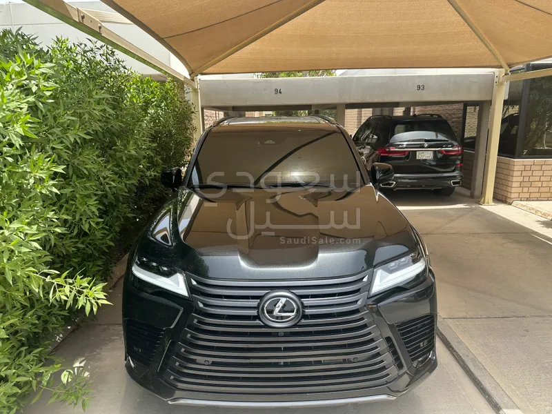 2025 لكزس إل إكس 600 vip بلاك بكج