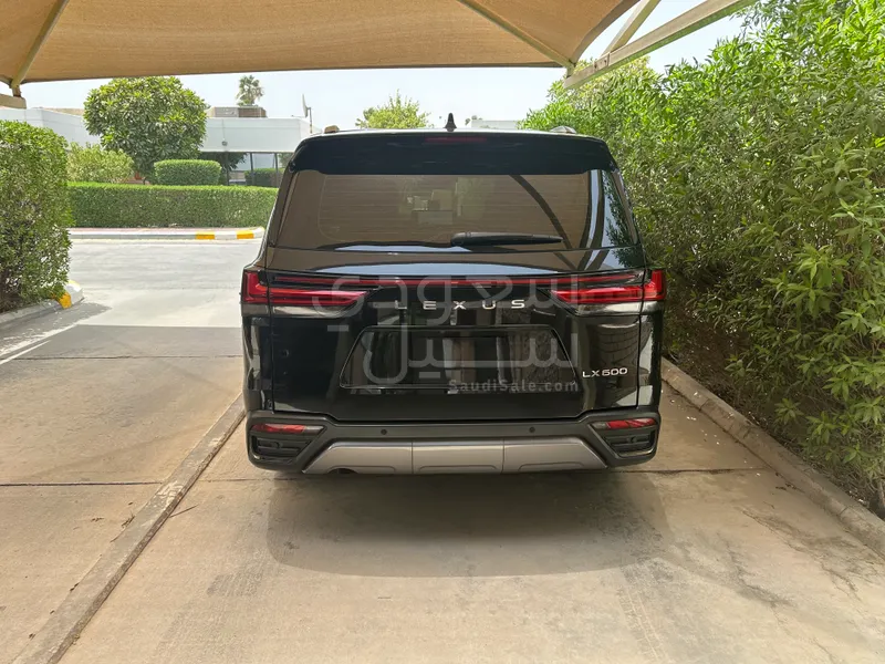 2025 لكزس إل إكس 600 vip بلاك بكج