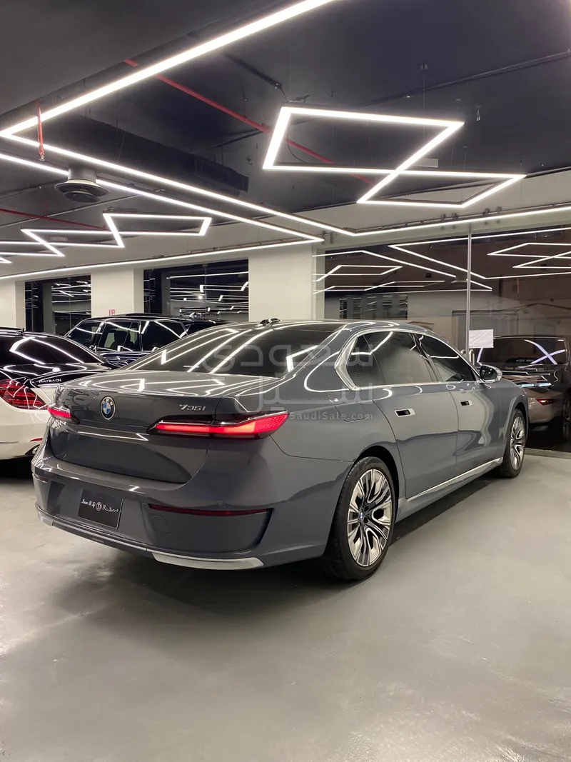 2024 BMW 7 Series 735i