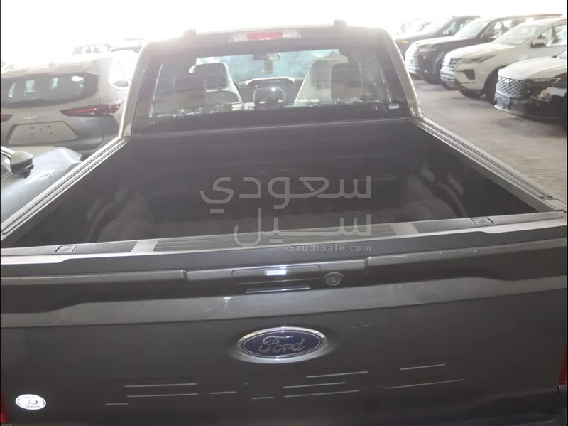 2023 فورد اف 150 لاريات