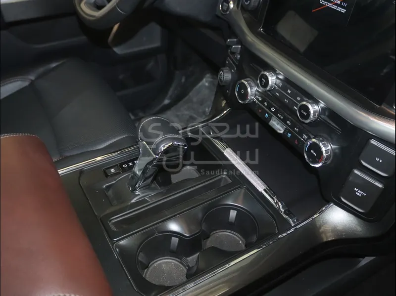 2023 فورد اف 150 لاريات