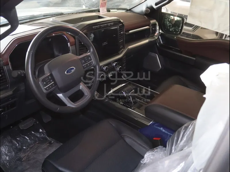 2023 فورد اف 150 لاريات