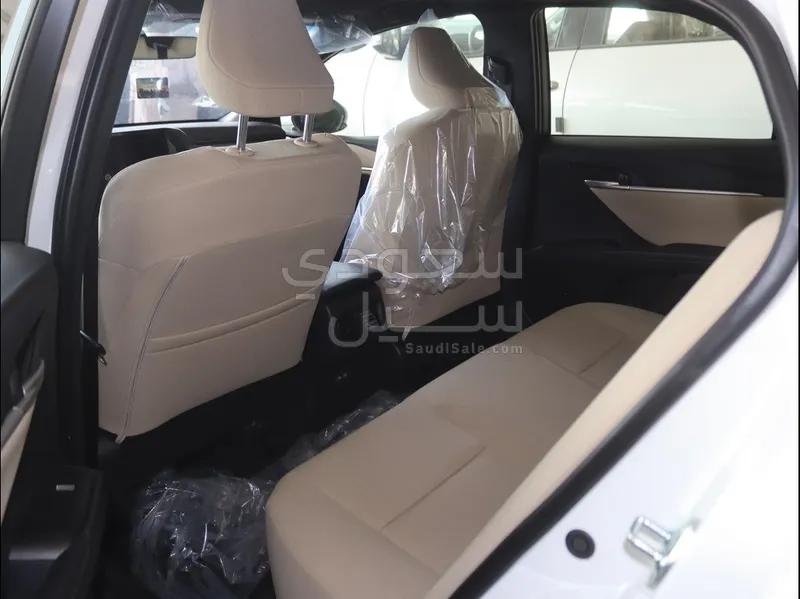 2025 تويوتا كامري ال اي