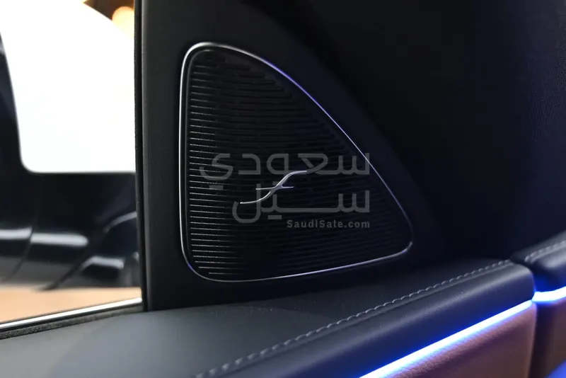 2025 مرسيدس - بنز إي 300
