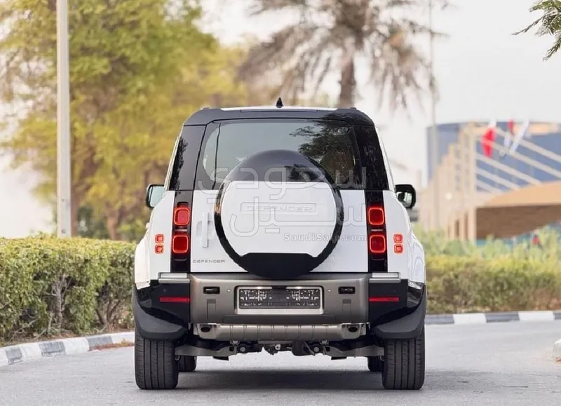 2025 Land Rover Defender X dynamic