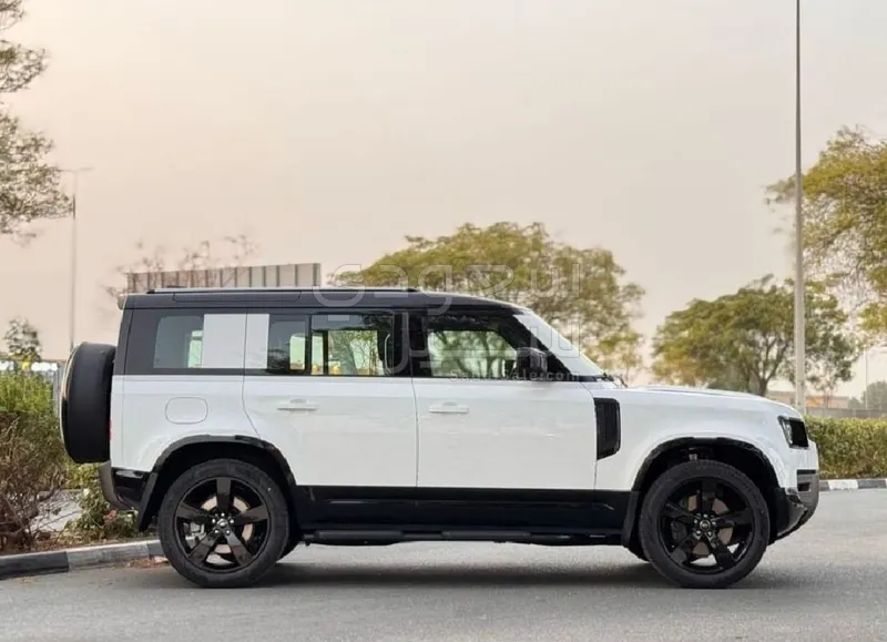 2025 Land Rover Defender X dynamic