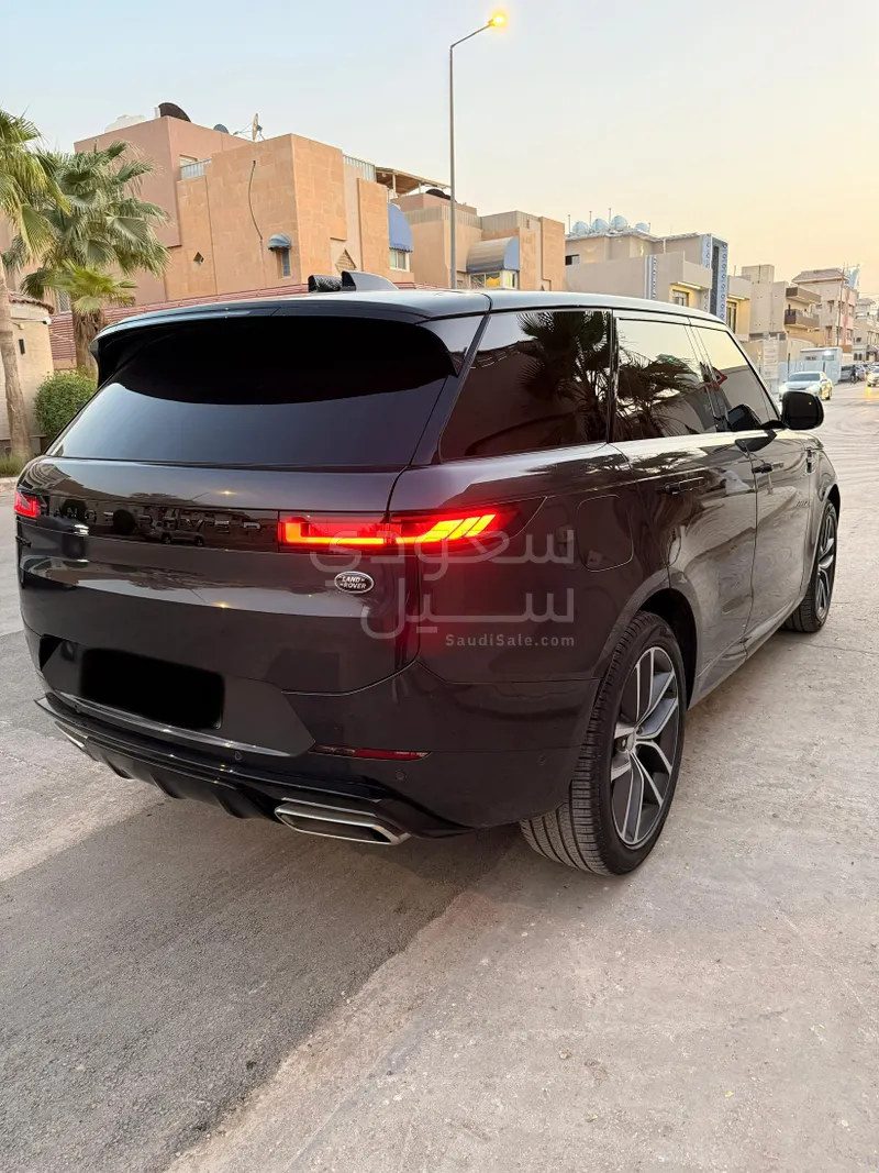 2023 لاند روفر رينج روفر سبورت اس اي