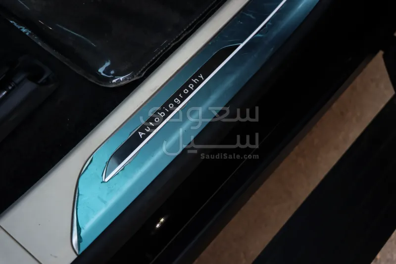 2025 لاند روفر رينج روفر اوتوبيوغرافي