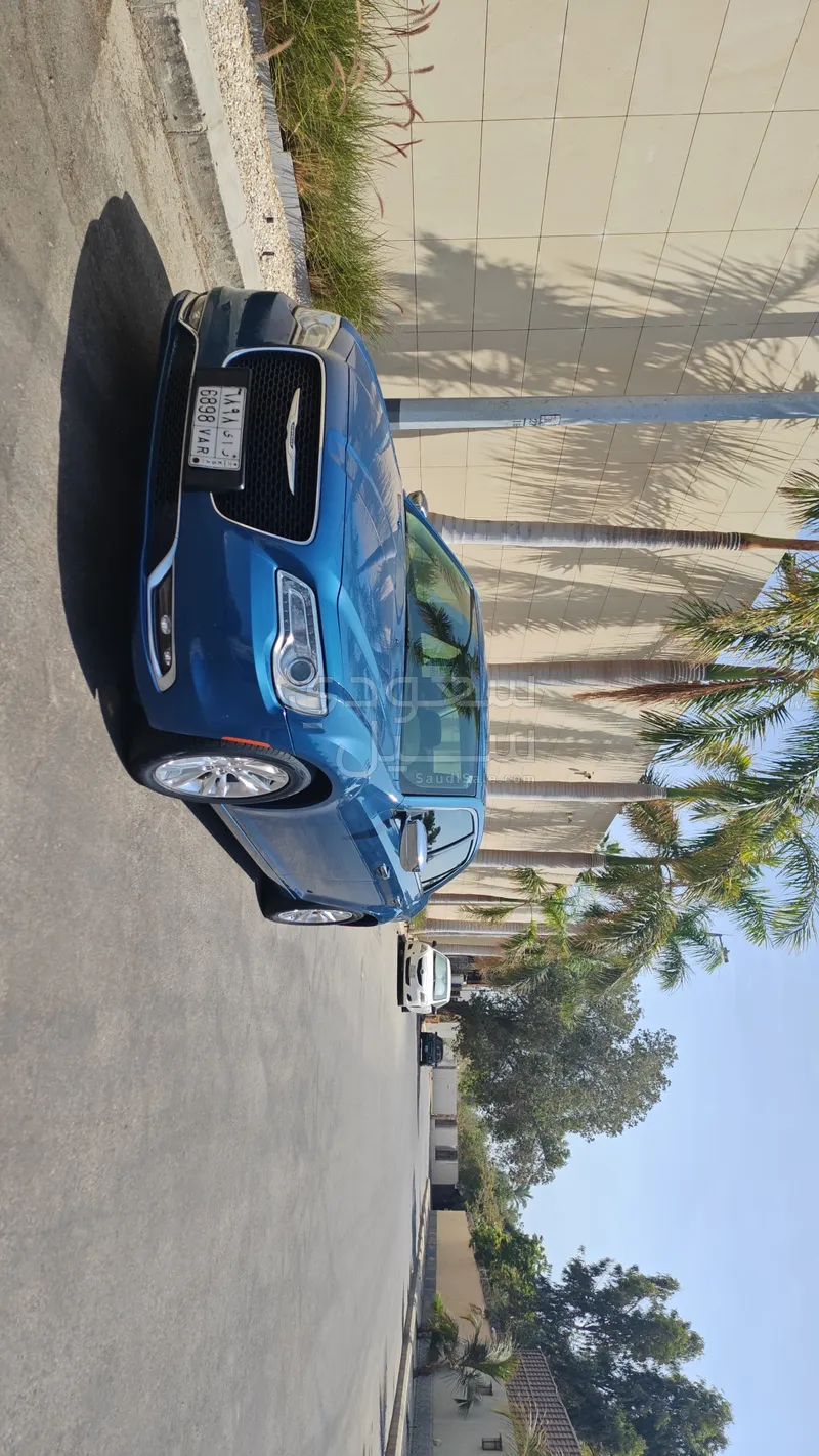 2021 كرايسلر 300 ليميتد