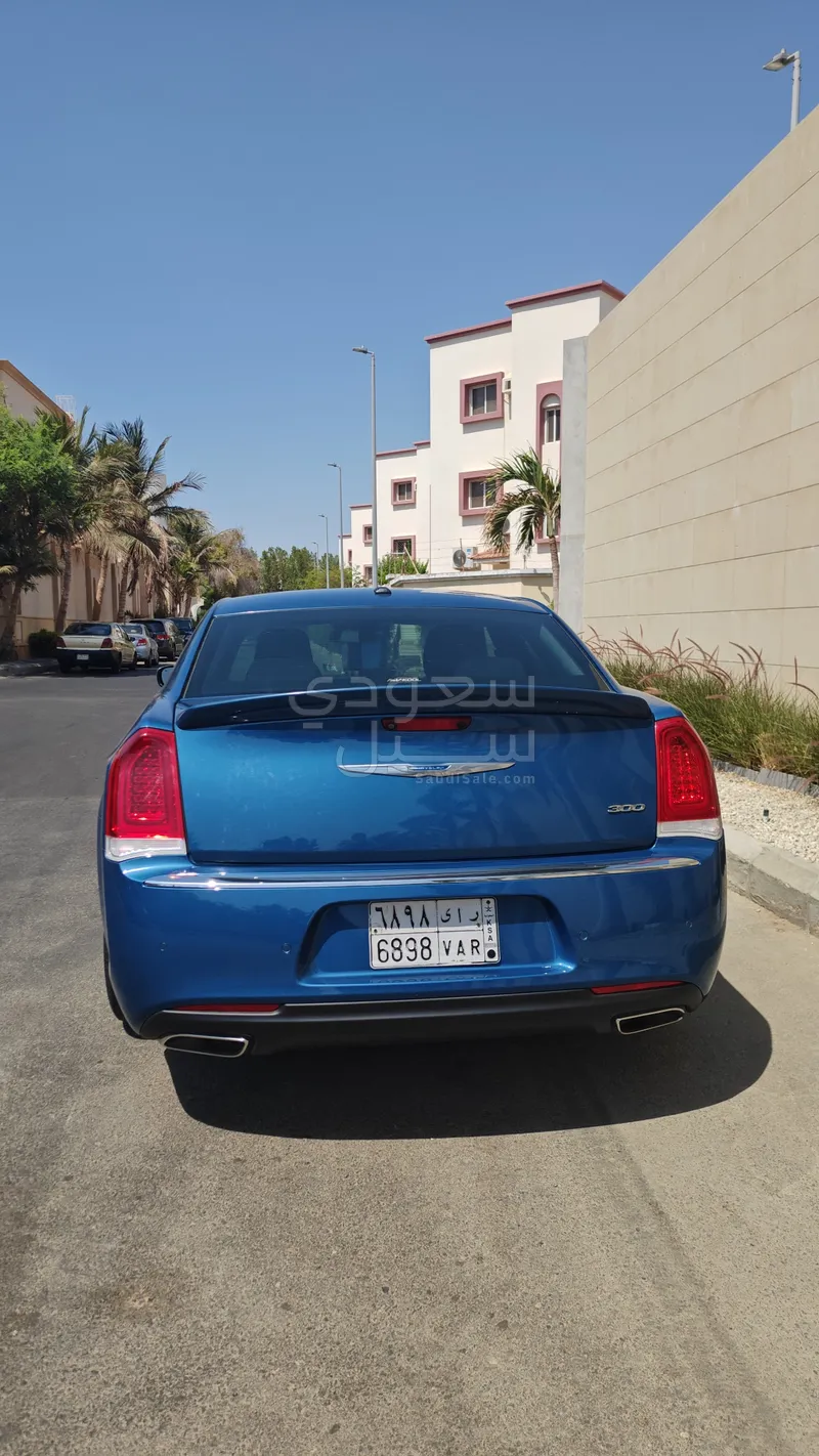 2021 كرايسلر 300 ليميتد
