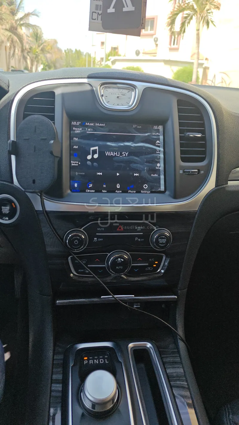 2021 كرايسلر 300 ليميتد