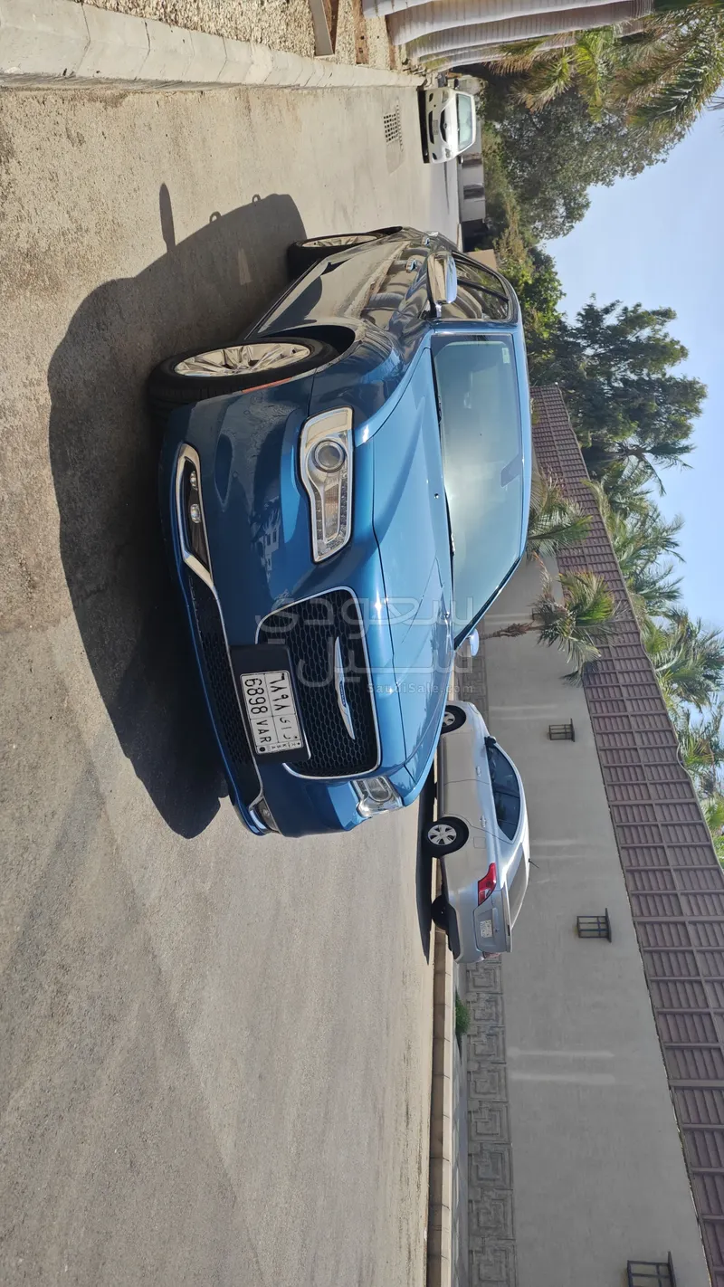 2021 كرايسلر 300 ليميتد