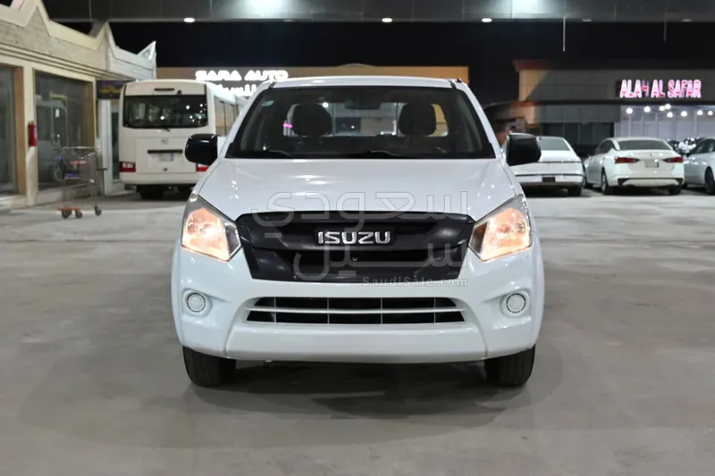 2016 ايسوزو بيكب غمارتين